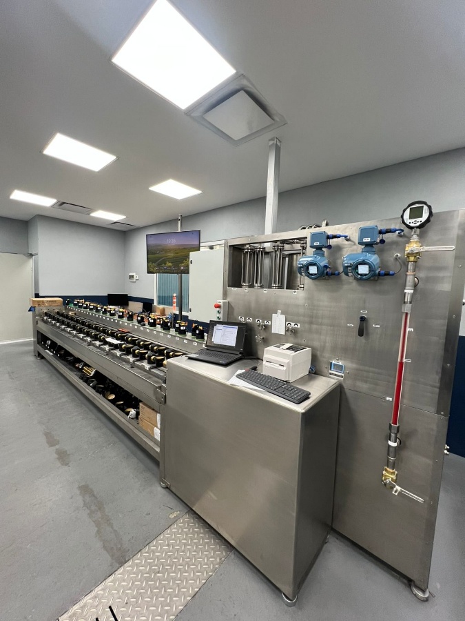 Vista del banco de pruebas para medidores de agua